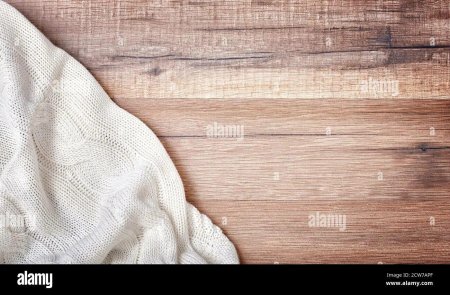 Ткань на деревянном фоне