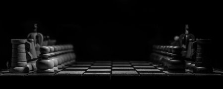 Шахматы на черном фоне