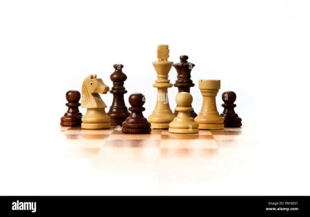 Шахматы на белом фоне