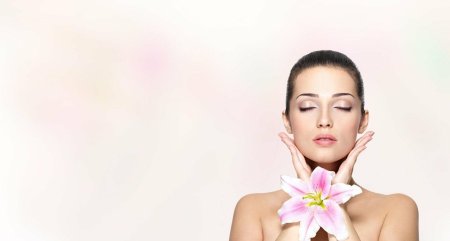 Красивая девушка косметология