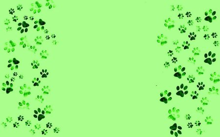 Зеленый фон с лапками