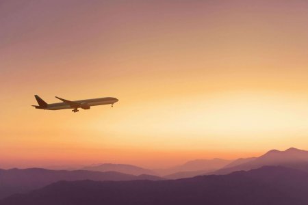 Самолет в небе