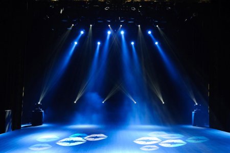 Красивый свет на сцене