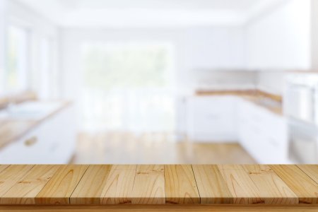 Деревянная поверхность стола