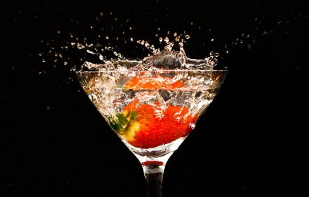 Коктейль в бокале