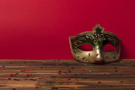 Маска театральная