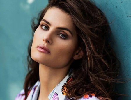 Модели брюнетки