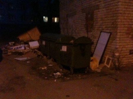Мусорка ночью