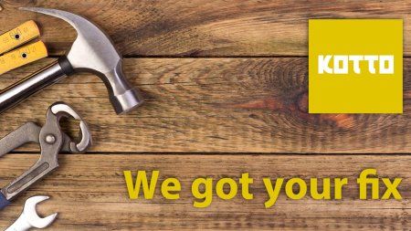 Инструменты на деревянном столе