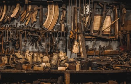 Старинные инструменты