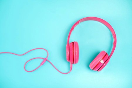 Розовые наушники