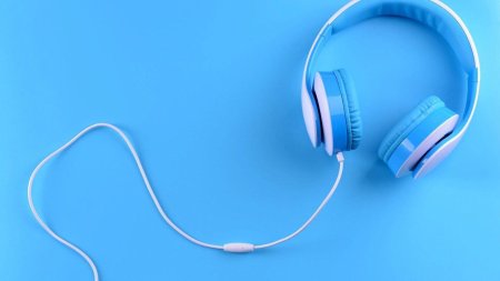 Синие наушники