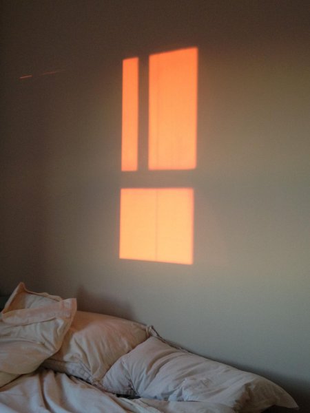 Свет из окна в комнате