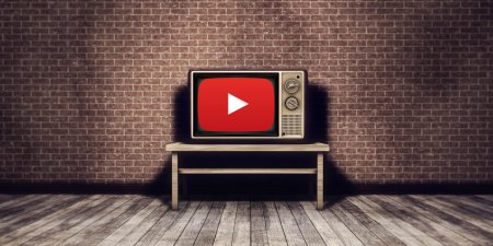 Старый телевизор в комнате