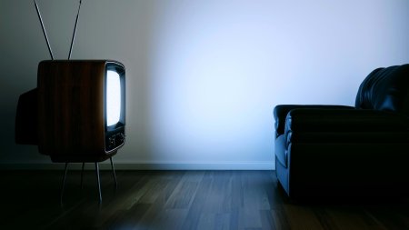 Старый телевизор в комнате