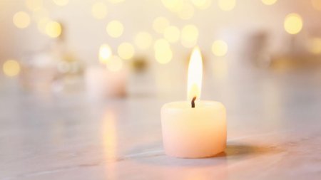 Свеча красивая