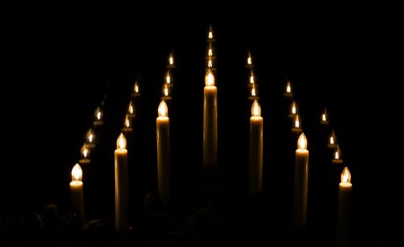 Свеча черная