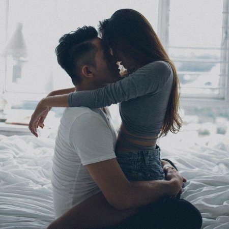 Объятия влюбленных