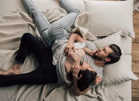 Парочка в постели