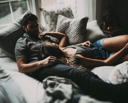 Пары в обнимку