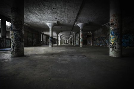 Заброшенный холл завода