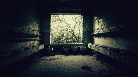 Пустая заброшенная комната