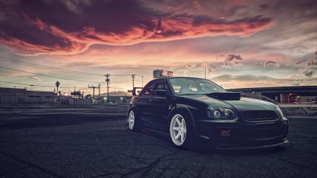 Машина на фоне заката