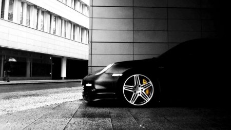 Машина на черном фоне