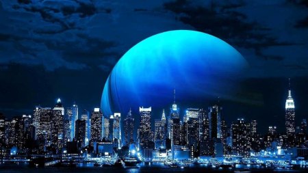 Луна над городом