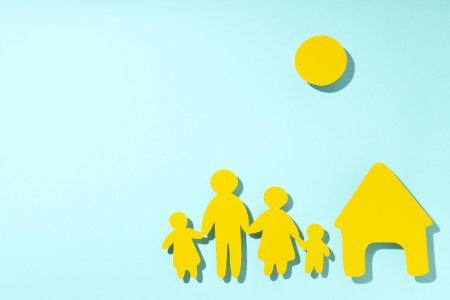 Молодая семья фон ретро