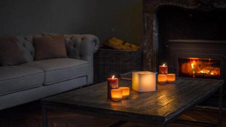 Уютная комната с камином