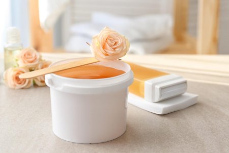 Шугаринг сахарной пастой