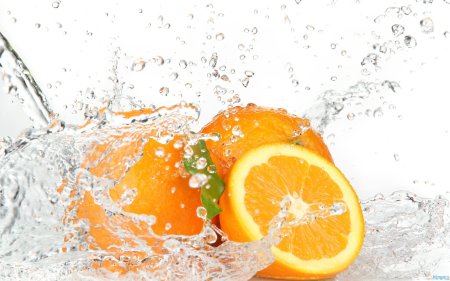 Фрукты в воде