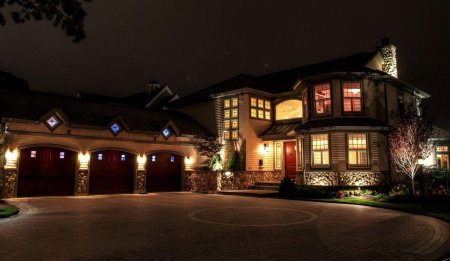 Освещение фасада дома