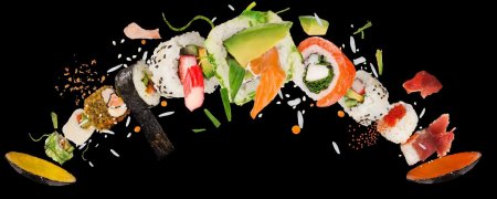 Роллы на темном фоне