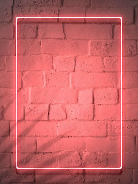 Неоновая рамка на кирпичной стене