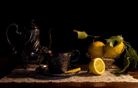 Натюрморт с лимоном