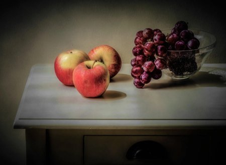 Натюрморт с яблоками