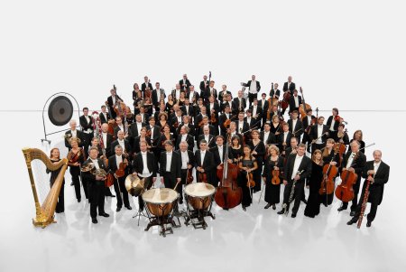 Оркестр на белом фоне