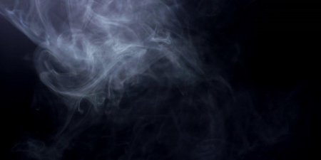 Дым на черном фоне