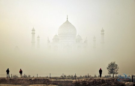 Тадж Махал в тумане