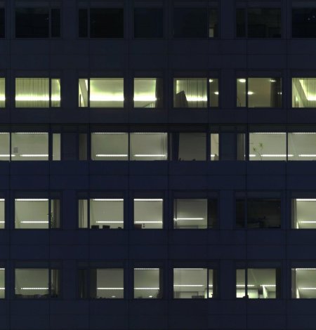 Многоэтажный дом ночью для гача лайф