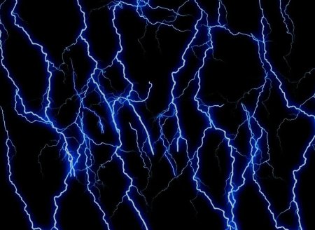 Синяя молния на черном фоне