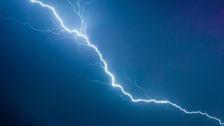 Разряд молнии