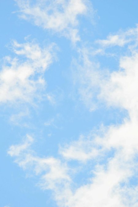 Нежно голубое небо