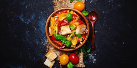 Блюда на темном фоне