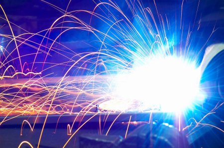 Искры от сварки