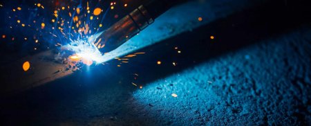 Искры от сварки