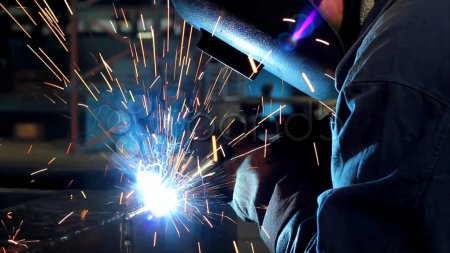 Электросварщик ручной сварки