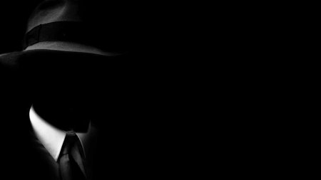 «Человек в чёрном костюме», 2004 Кинг